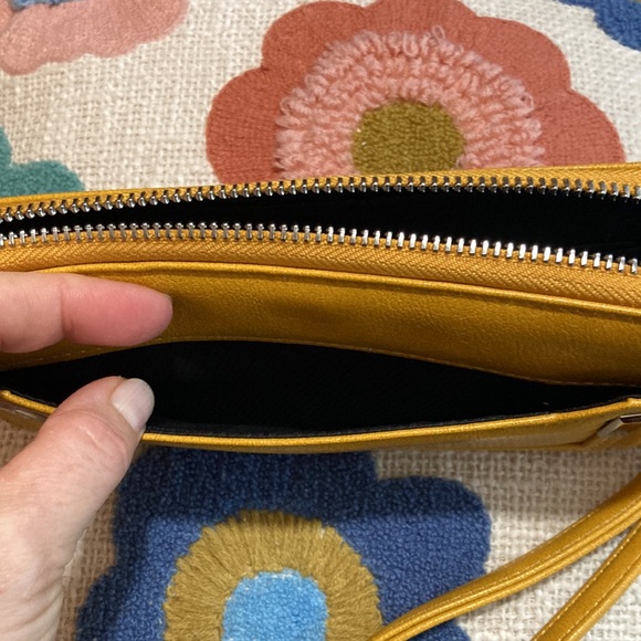 Tahari yellow women’s wallet nwt - Picture 7 of 8